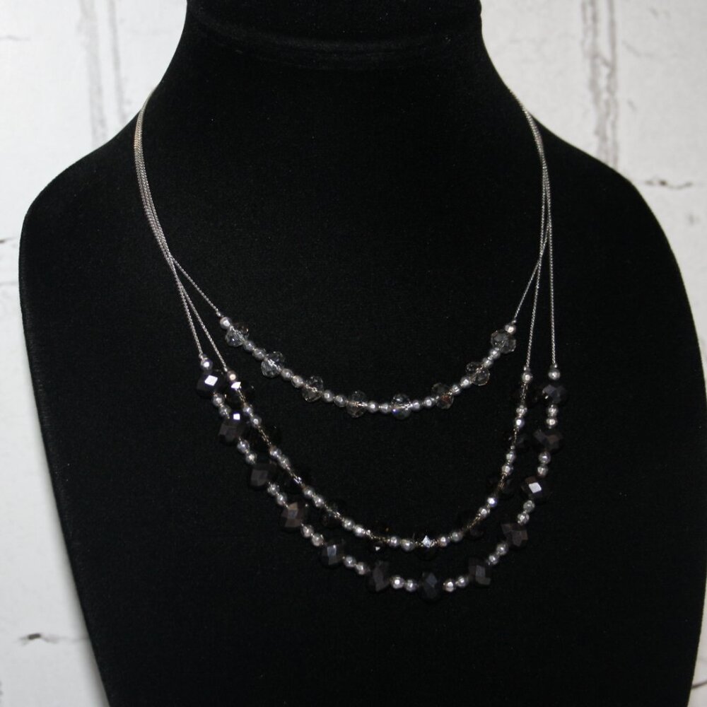 💚🖤✨ Beautiful Silver Layered Necklace w/ Green, Black + Silver Crystals ✨🖤💚